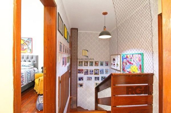 Casa em Porto Alegre, no bairro Ipanema, com 4 dormitório(s), e 4 banheiros, à venda.