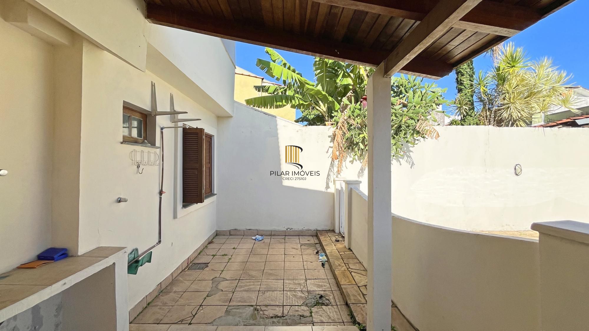 Casa 5 dormitórios no bairro Ipanema
