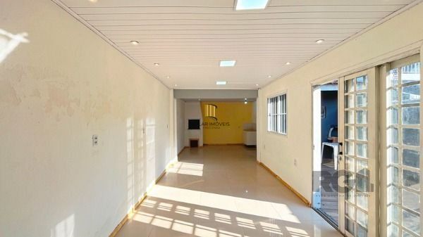 Casa em Porto Alegre, no bairro Restinga, com 2 dormitório(s), e 2 banheiros, à venda.