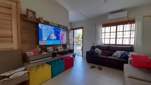 Casa para Venda - 73m², 2 dormitórios, 1 vaga - Hípica