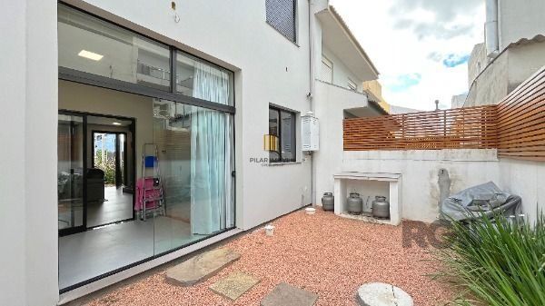 Casa 3 dormitórios no bairro Hípica