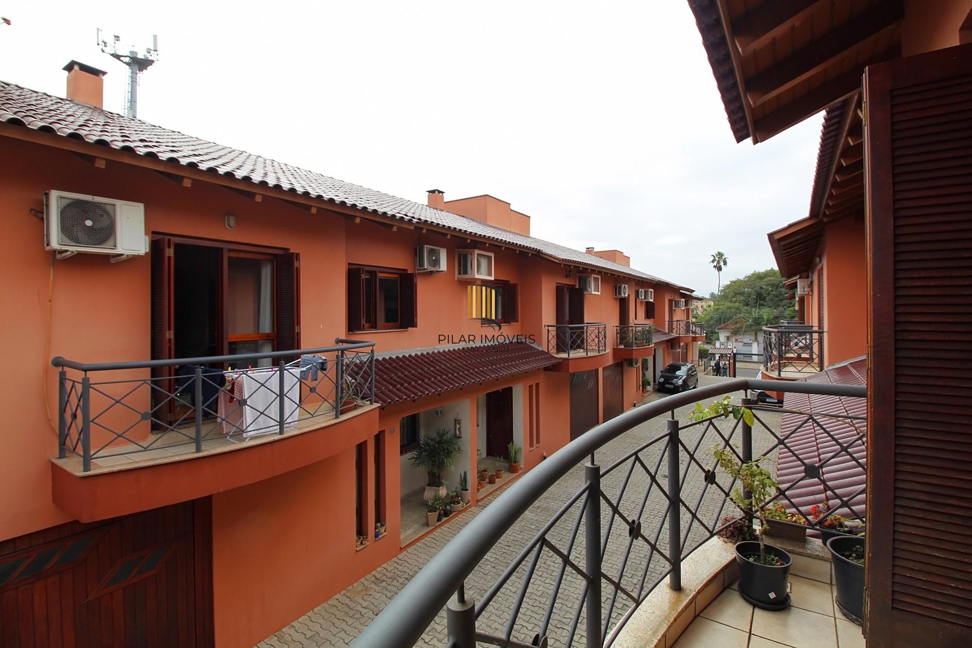 Casa em condomínio com 3 dormitórios, sendo 1 suíte com closet e sacada