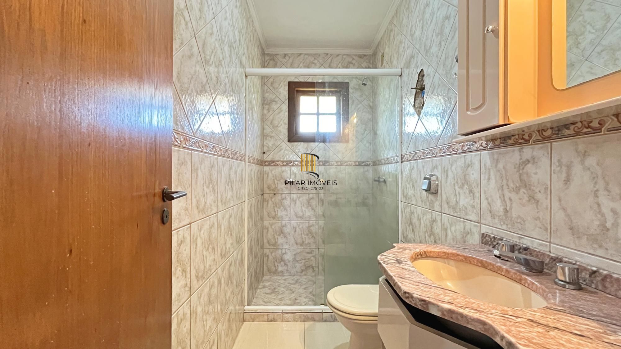 Casa 5 dormitórios no bairro Ipanema