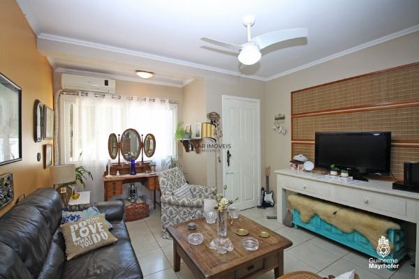 Casa para Venda - 78m², 3 dormitórios, sendo 1 suites, 2 vagas - Guarujá