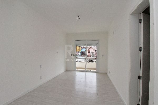 Casa para Venda - 150m², 4 dormitórios, sendo 2 suites  com uma no térreo, 2 vagas - Lagos De Nova Ipanema