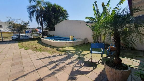 Casa em Porto Alegre, no bairro Espírito Santo, com 4 dormitório(s), e 4 banheiros, à venda.