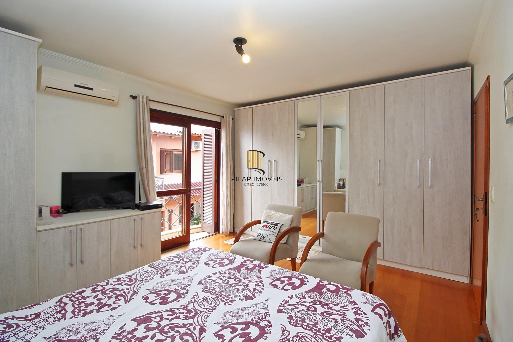 Casa em condomínio com 3 dormitórios, sendo 1 suíte com closet e sacada