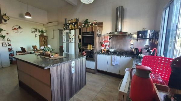 Predio para Venda - 353m², 4 dormitórios, sendo 3 suites, 2 vagas - Hípica
