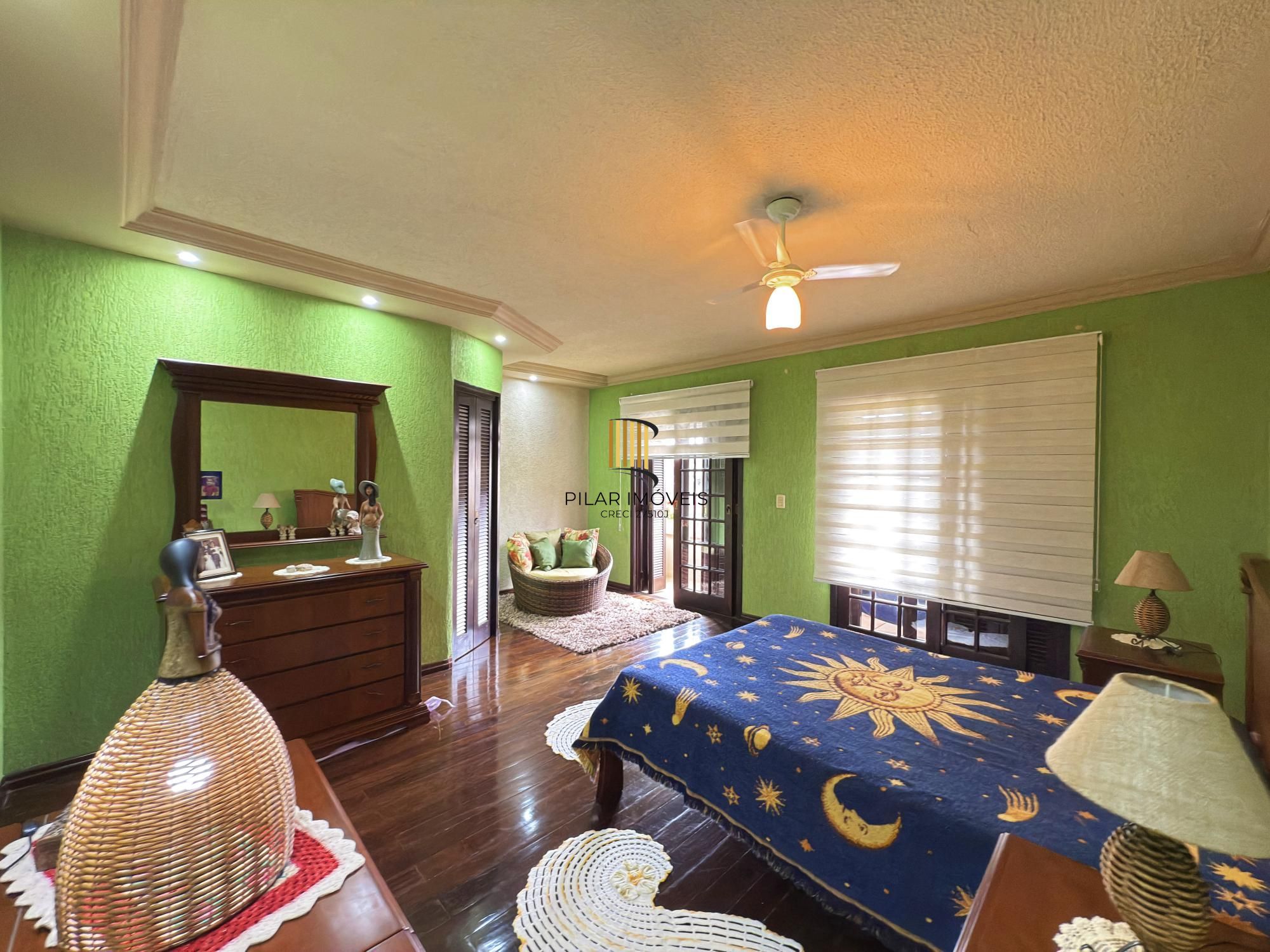 Excelente sobrado com 255 m² de área privativa 3 dormitórios com opção do 4 dormitórios