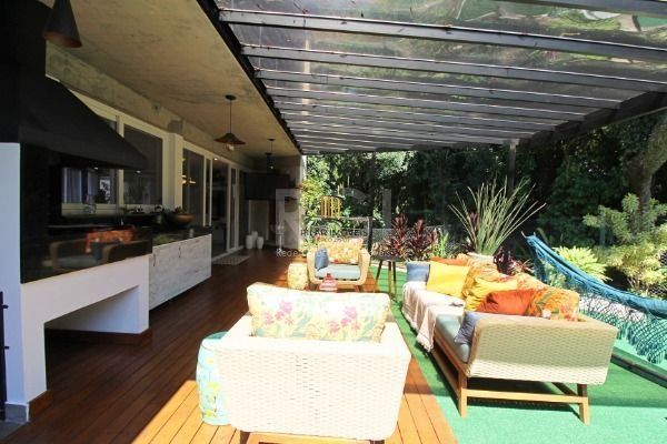Casa Condominio em Porto Alegre, no bairro Hípica, com 3 dormitório(s), e 3 banheiros, à venda.