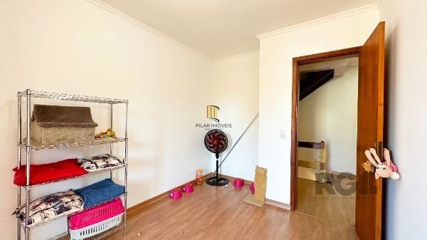 Casa em Porto Alegre, no bairro Espirito Santo, com 3 dormitório(s), e 3 banheiros, à venda.