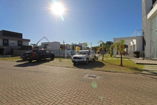 Casa Condominio em Porto Alegre, no bairro Ipanema, com 3 dormitório(s), à venda.