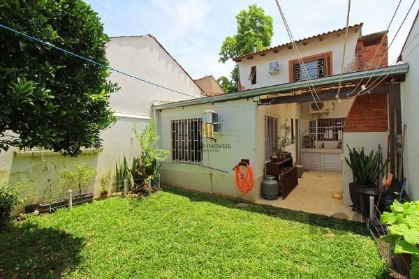 Casa em Porto Alegre, no bairro Serraria, com 3 dormitório(s), e 3 banheiros, à venda.