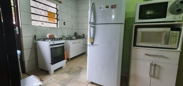 Casa em Porto Alegre, no bairro Belém Novo, com 2 dormitório(s), e 2 banheiros, à venda.