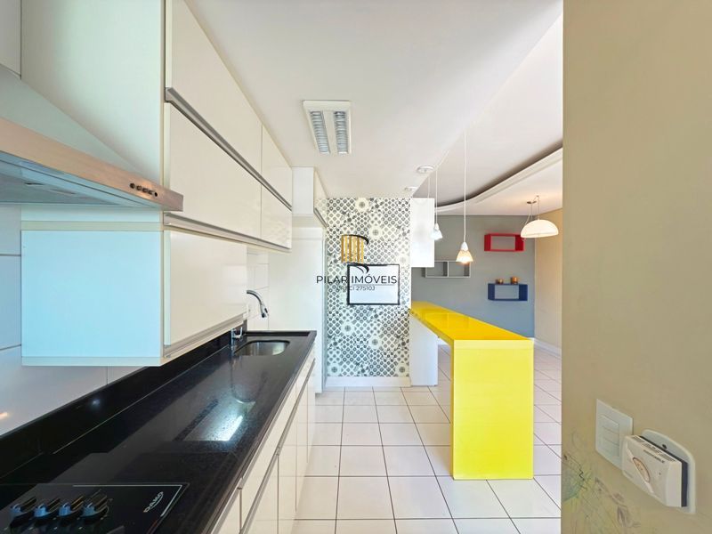 Apartamento com 2 dormitórios, 2 vagas, 65m2 coração do Menino Deus.