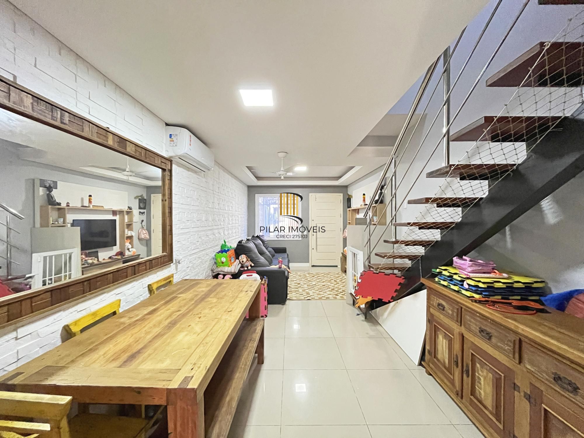 Casa 2 dormitórios no bairro Hípica
