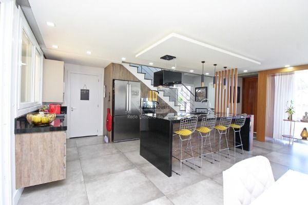 Casa Condominio em Porto Alegre, no bairro Hípica, com 3 dormitório(s), e 3 banheiros, à venda.