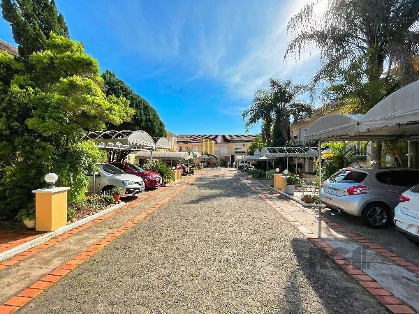 Casa Condominio em Porto Alegre, no bairro Tristeza, com 3 dormitório(s), e 3 banheiros, à venda.
