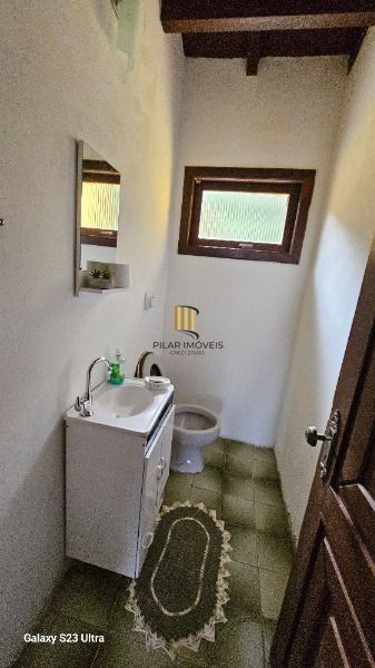 Casa em Porto Alegre, no bairro Belém Novo, com 3 dormitório(s), e 3 banheiros, à venda.