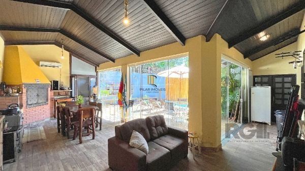 Casa 4 dormitórios no bairro Camaquã