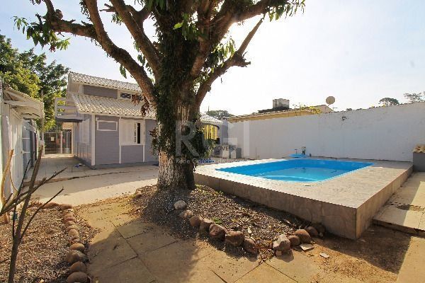 Casa para Venda - 101m², 3 dormitórios, sendo 1 suites, 3 vagas - Guarujá