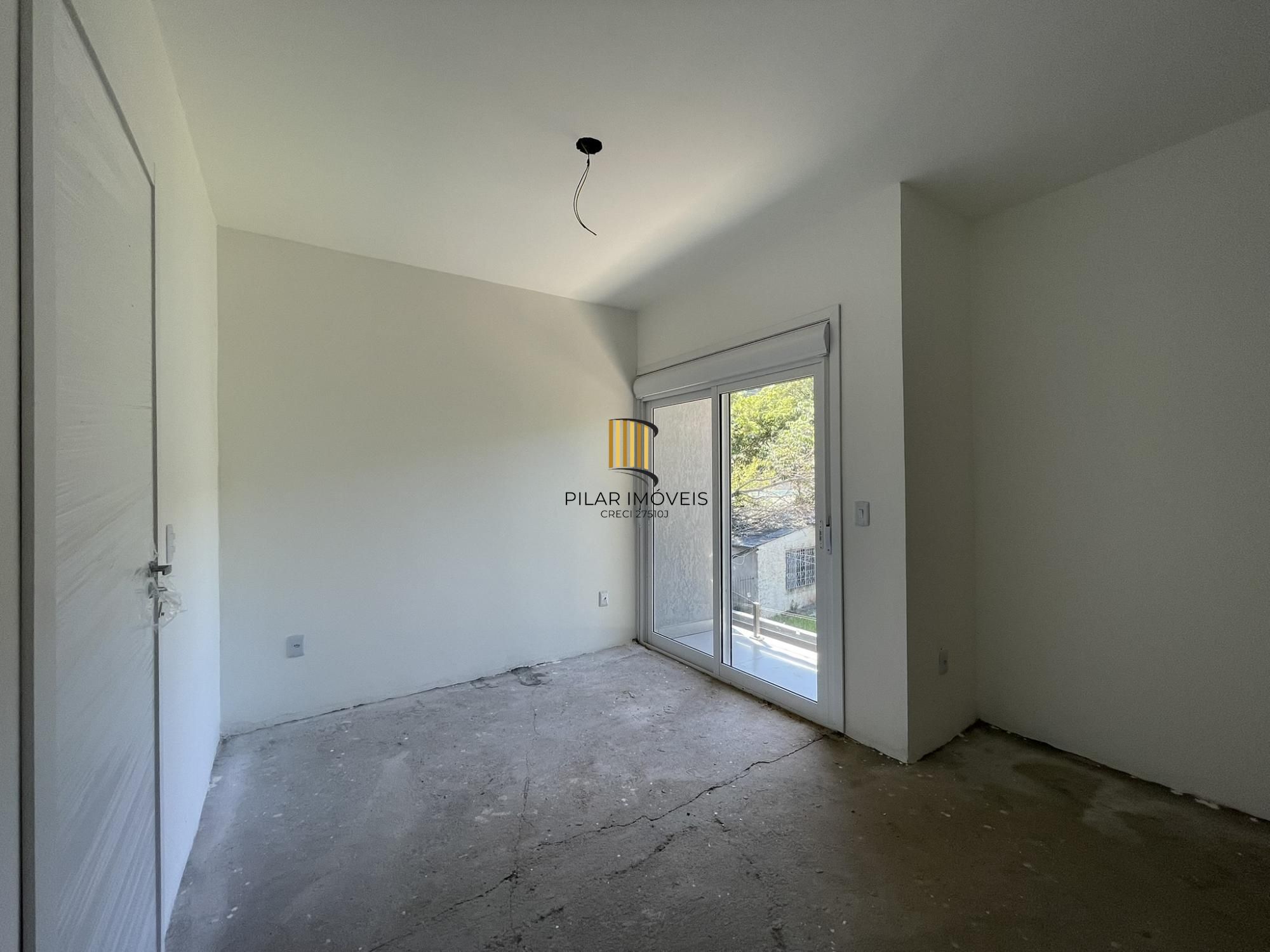 Casa Condominio em Porto Alegre, no bairro Nonoai, com 2 dormitório(s), e 2 banheiros, à venda.