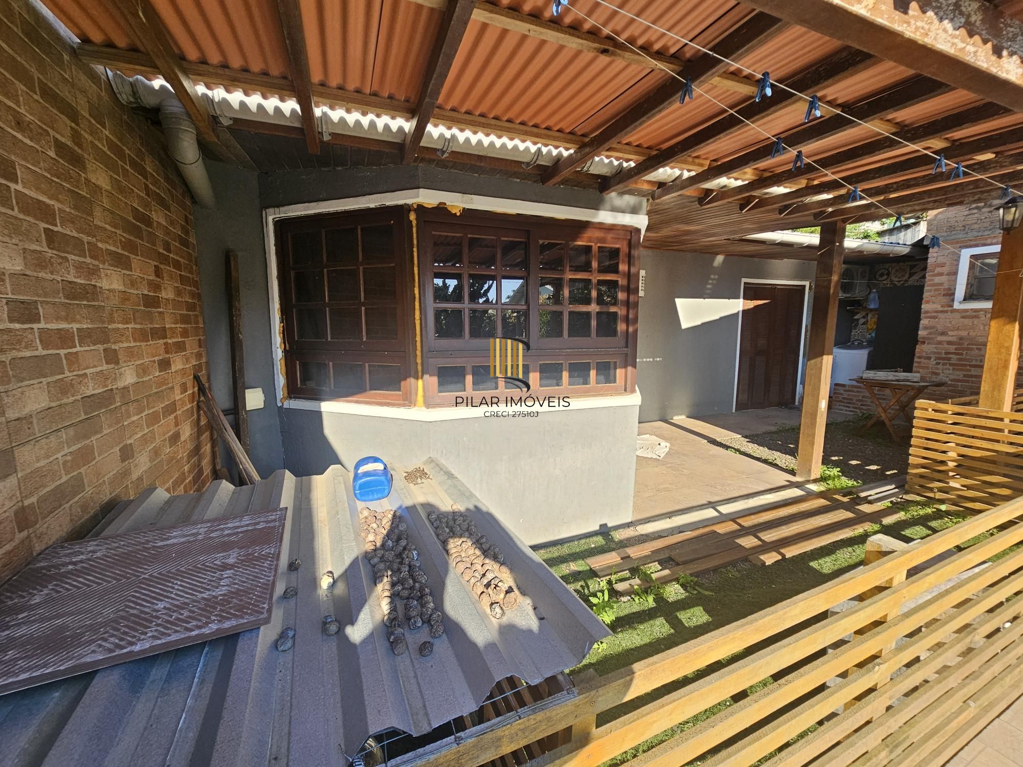 Casa para Venda - 79.22m² 2 dormitórios, + casa de 1 dormitório nos fundos, piscina e quiosque com churrasqueira - Espirito Santo