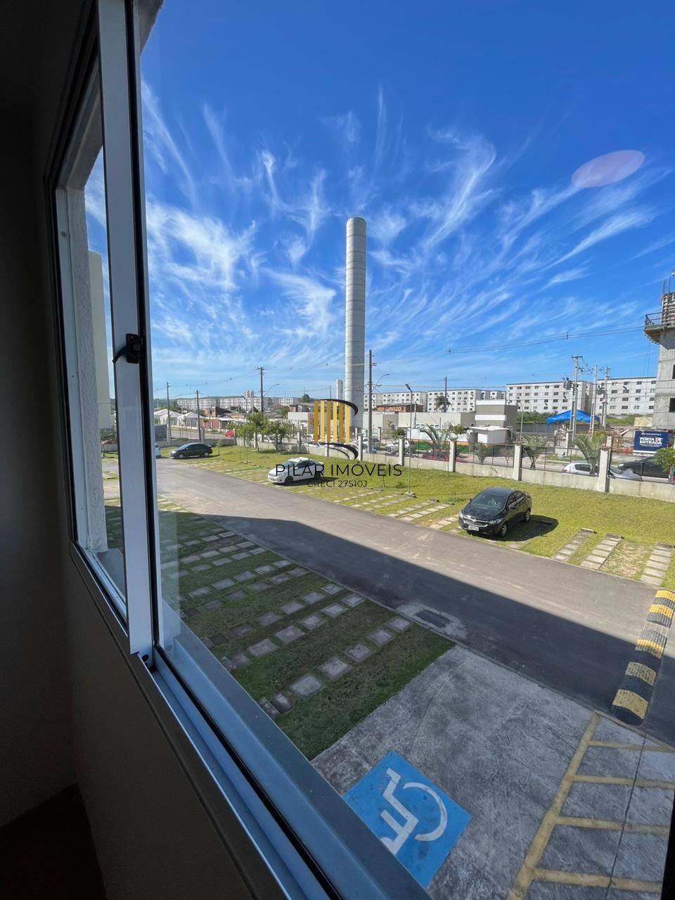 Porto dos Canários - 2 d , semi mobiliado, piso laminado, box banheiro, 1 vaga - Pilar Imóveis