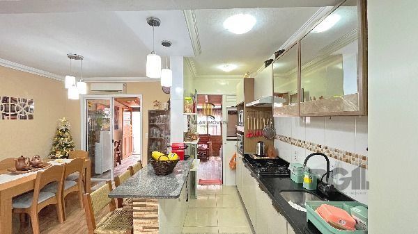 Casa Condominio em Porto Alegre, no bairro Hípica, com 3 dormitório(s), e 3 banheiros, à venda.