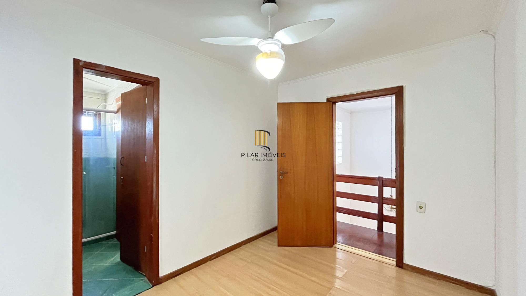 Casa 5 dormitórios no bairro Ipanema