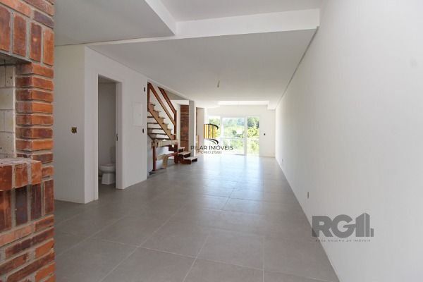 Sobrado para Venda - 100m², 3 dormitórios, sendo 3 suites, 2 vagas - Portal Do Guarujá