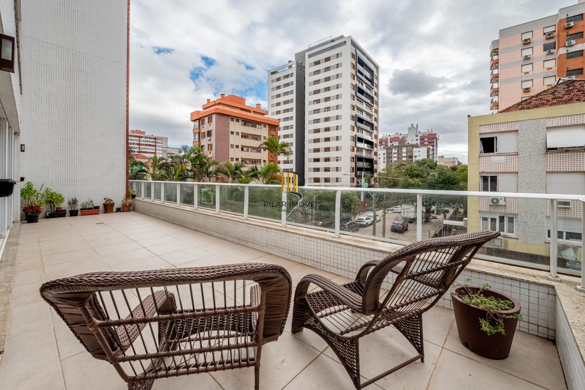 Apartamento Garden com 3 dormitórios e 3 vagas, no coração do Menino Deus!