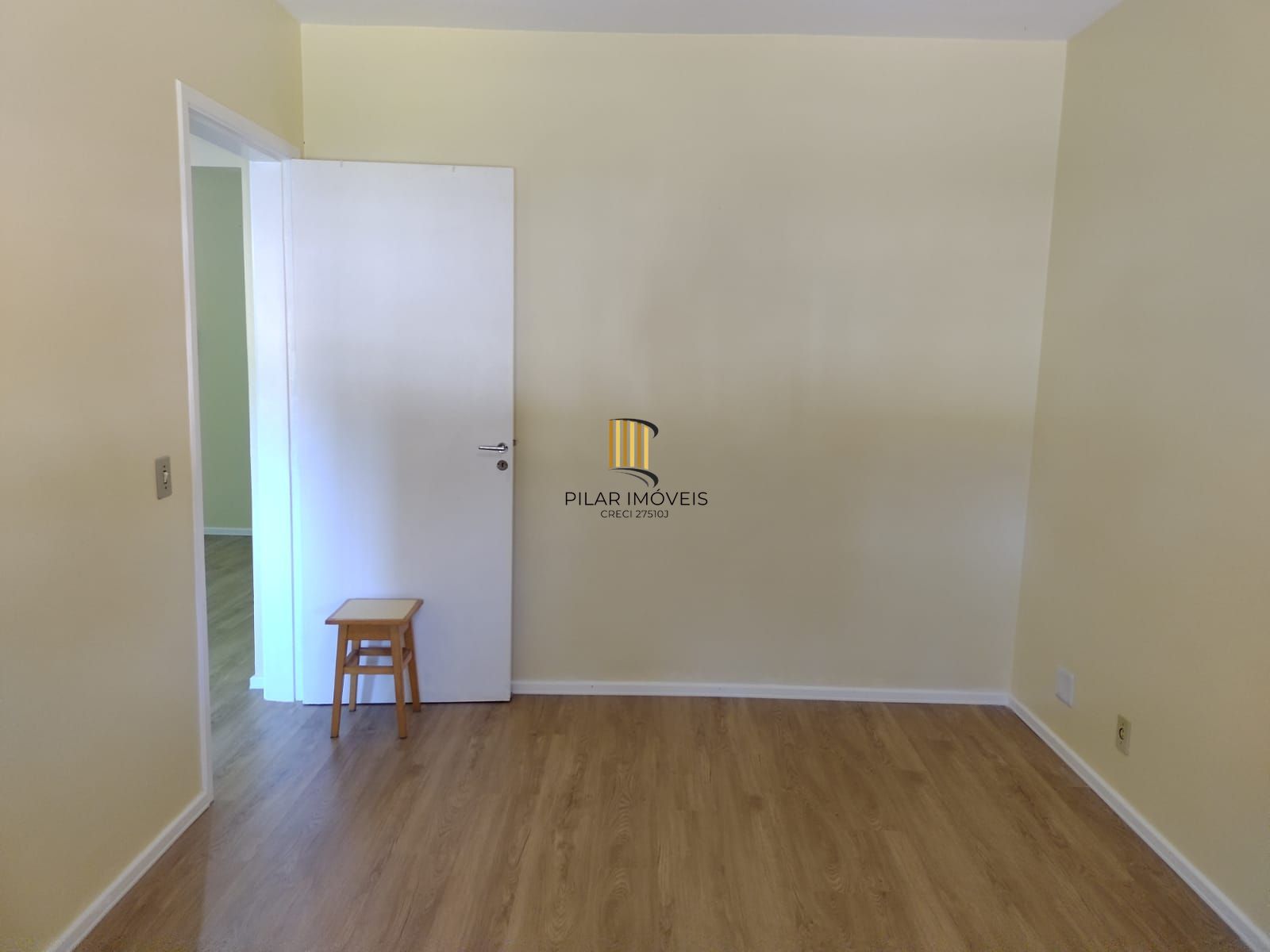 Excelente apartamento de dois dormitórios  na Av. Teresopolis com 68m2