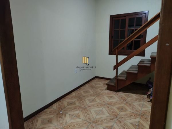 Casa em Porto Alegre, no bairro Vila Nova, com 4 dormitório(s), e 4 banheiros, à venda.