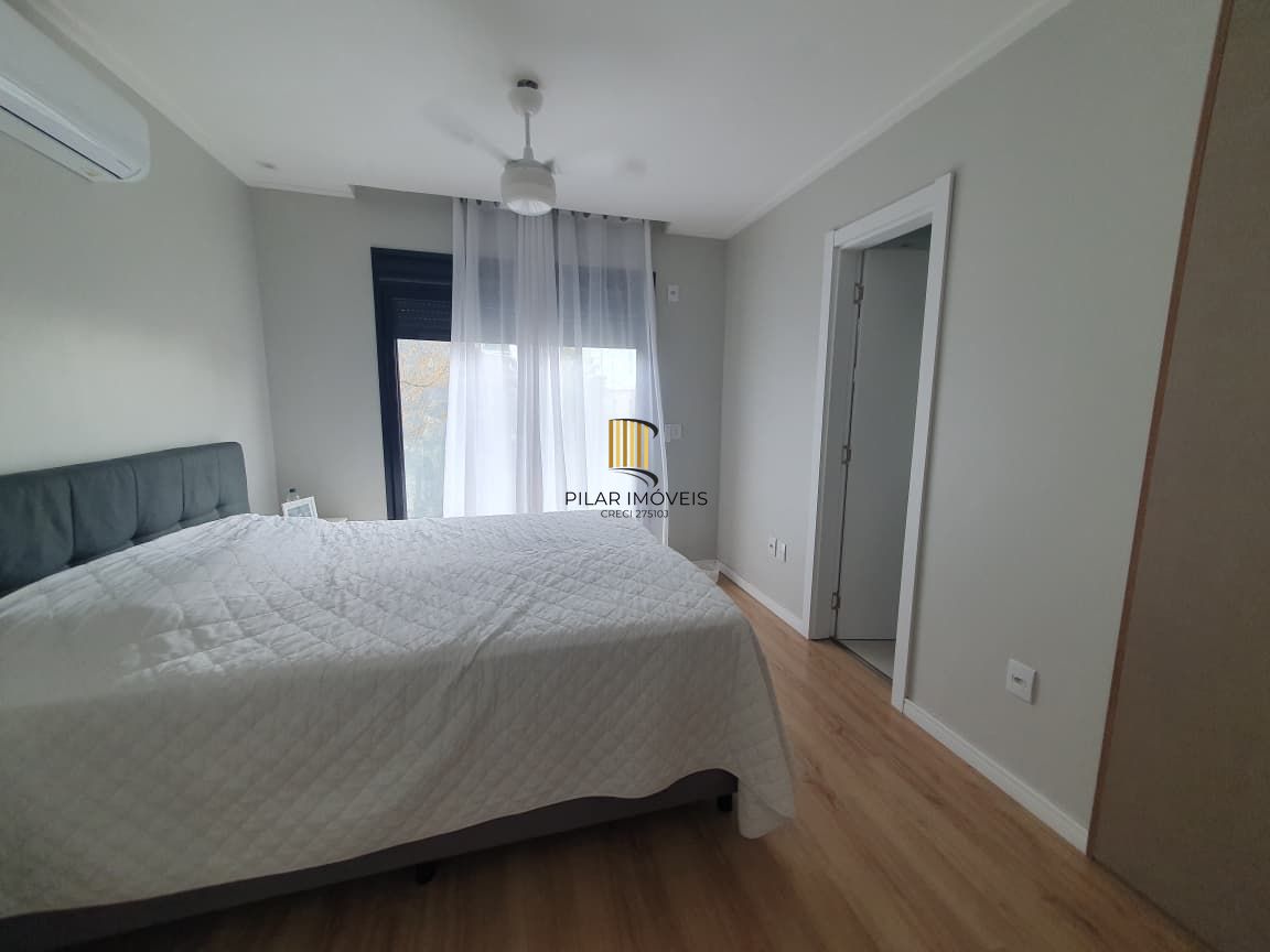 Casa 3 dormitórios no bairro Hípica