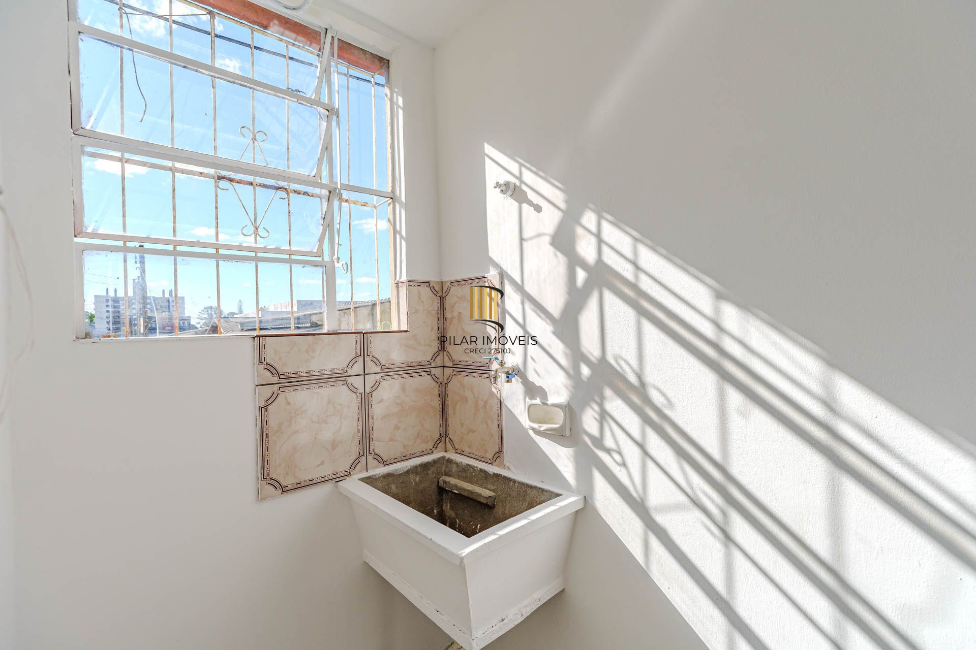 Apartamento com 2 dormitórios no Bairro Camaquã.