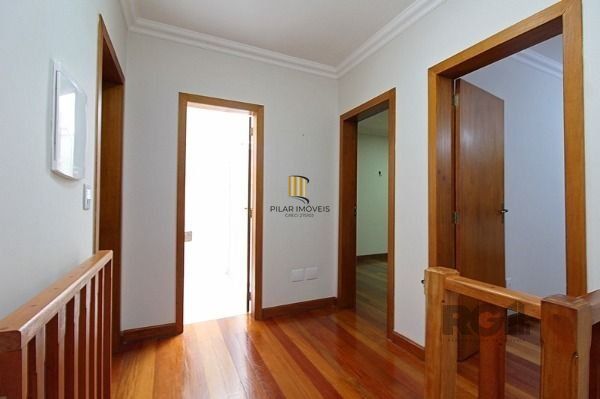 Casa em Porto Alegre, no bairro Hípica, com 3 dormitório(s), e 3 banheiros, à venda.