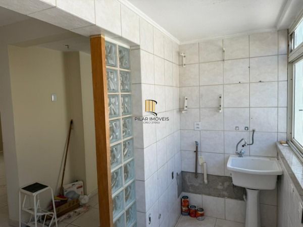 Apartamento em Porto Alegre, no bairro Azenha, com 2 dormitório(s), e 2 banheiros, à venda.