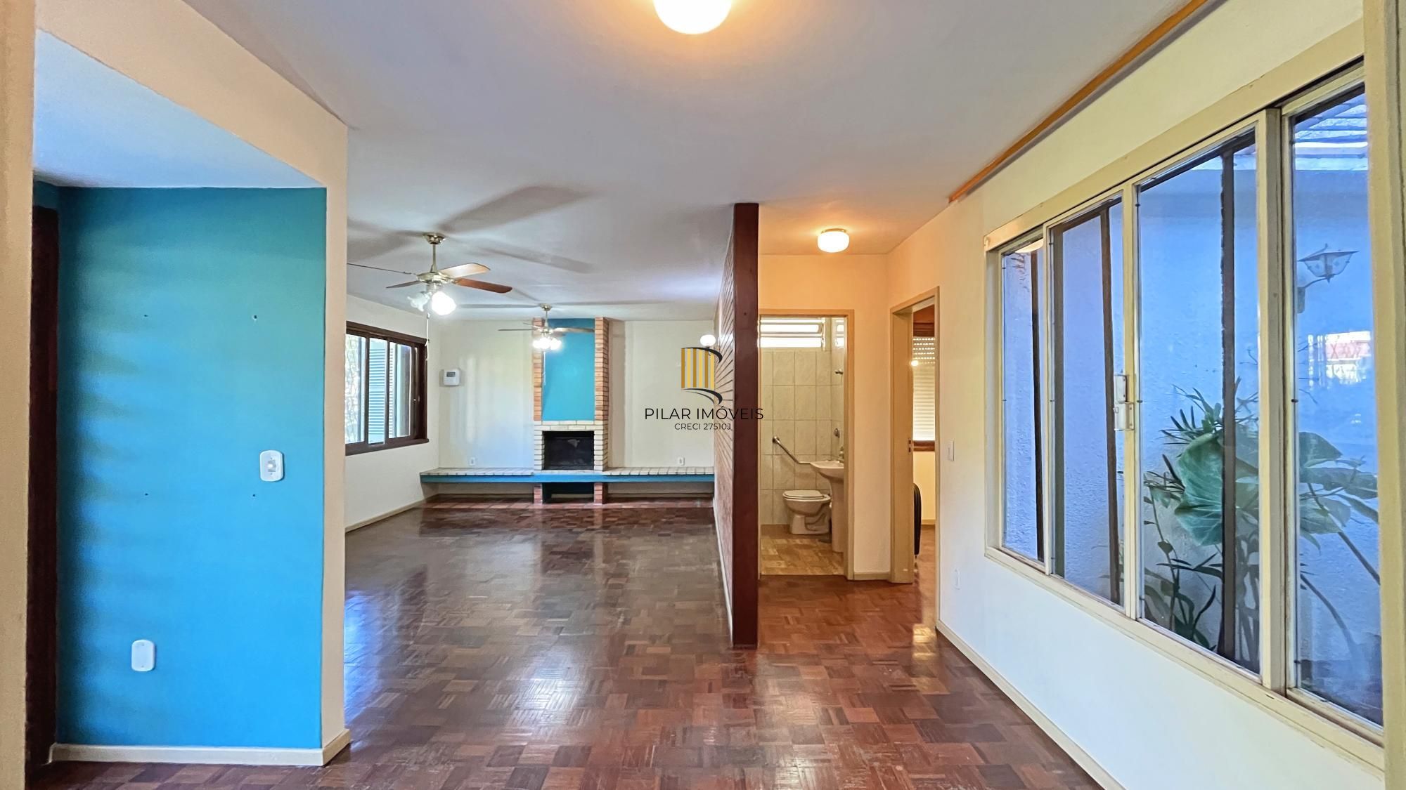 Casa 4 dormitórios no bairro Glória