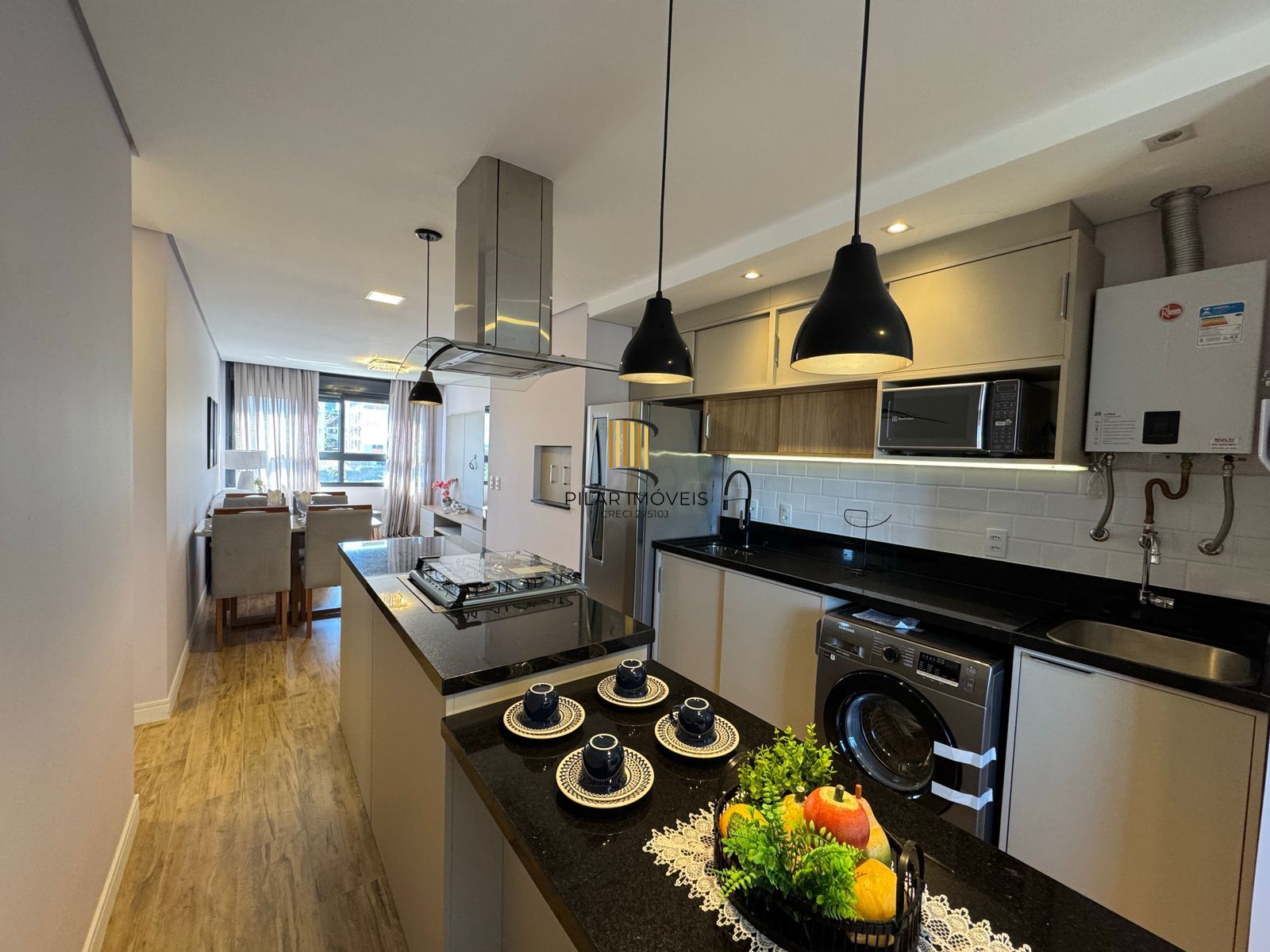 Apartamento 100 % Mobiliado, decorado, 2 dormitórios, 2 vagas , 68m² privativos