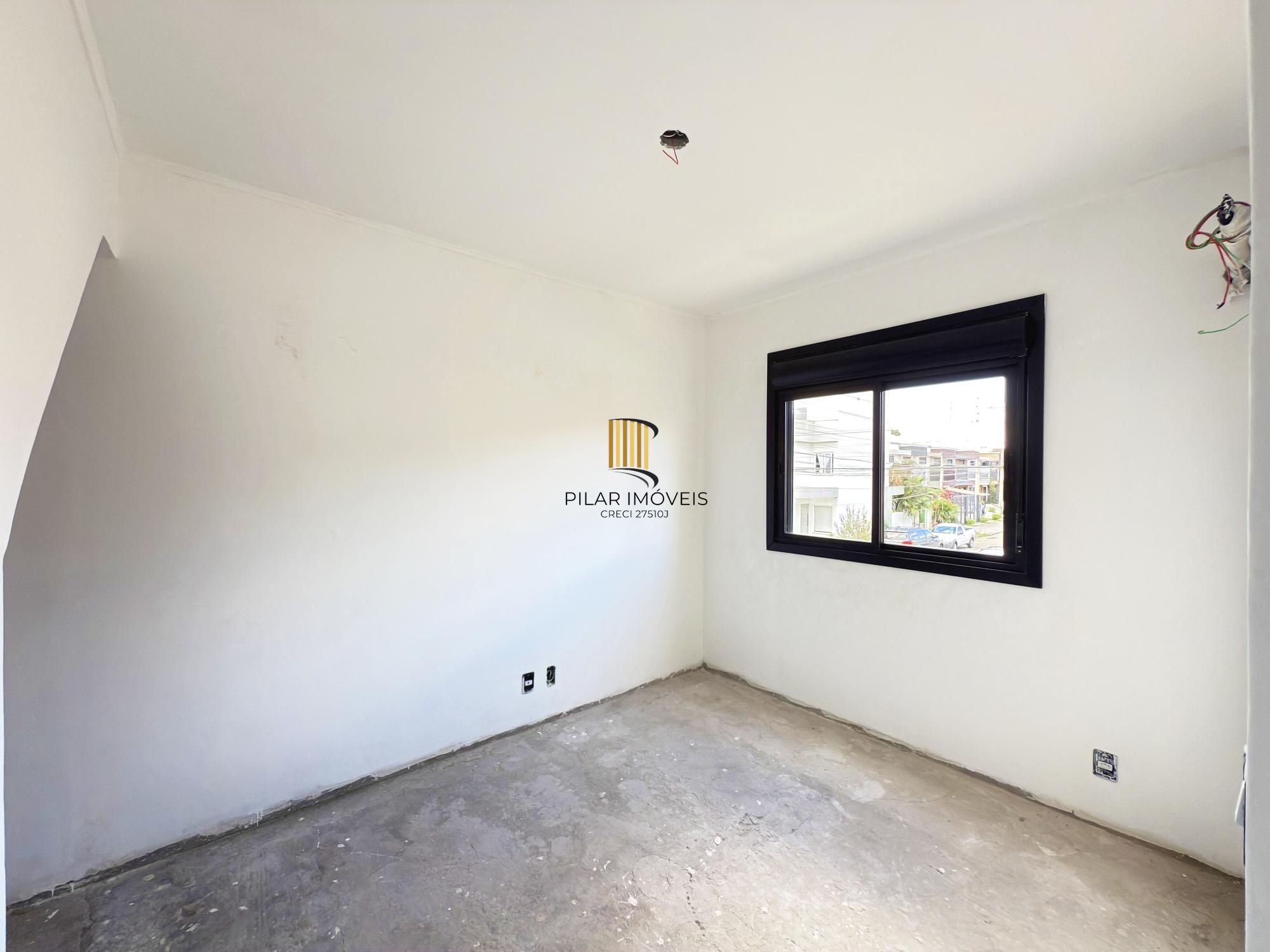 Casa em Porto Alegre, no bairro Hípica, com 4 dormitório(s), à venda.