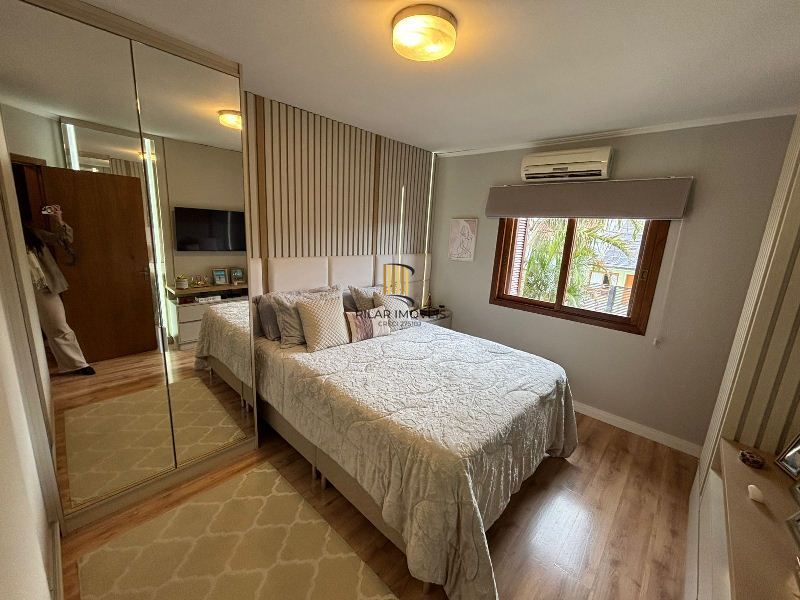 Casa 3 dormitórios no bairro Hípica
