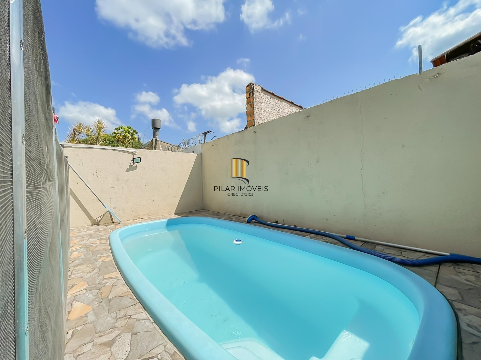 Viva com Conforto e Lazer: Sobrado Impecável com Piscina Privativa