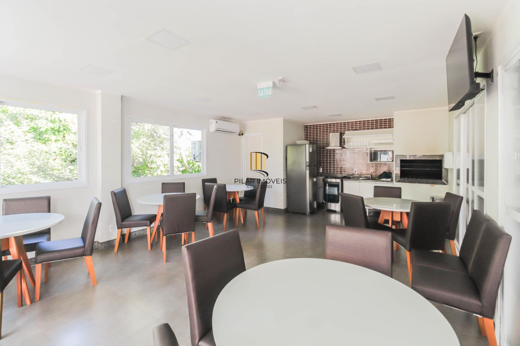 Apartamento em Porto Alegre, no bairro Vila Nova, com 2 dormitório(s), e 2 banheiros, à venda.