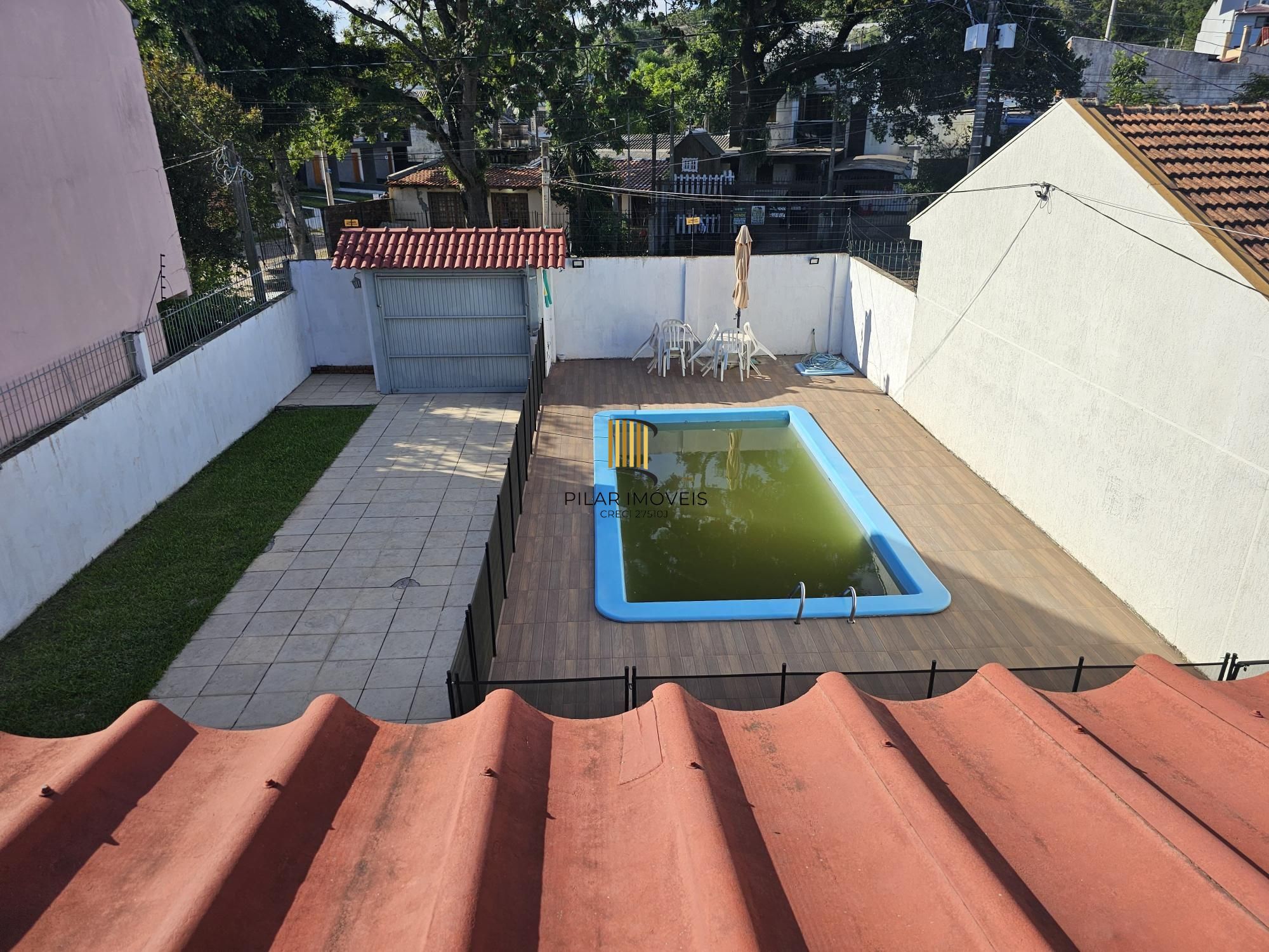 Casa com piscina terreno 10x30 zona sul de Porto Alegre