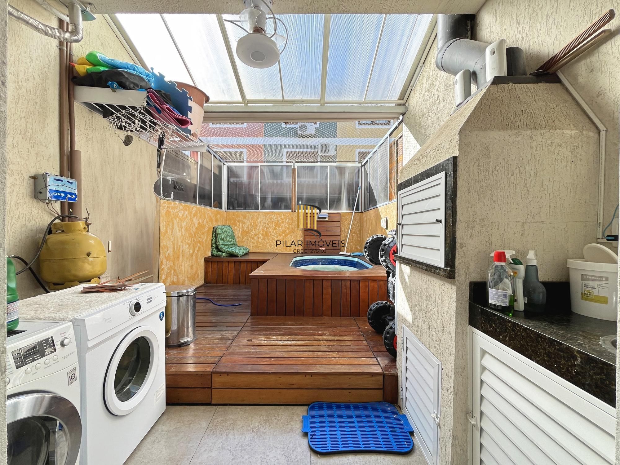 Casa 2 dormitórios no bairro Hípica