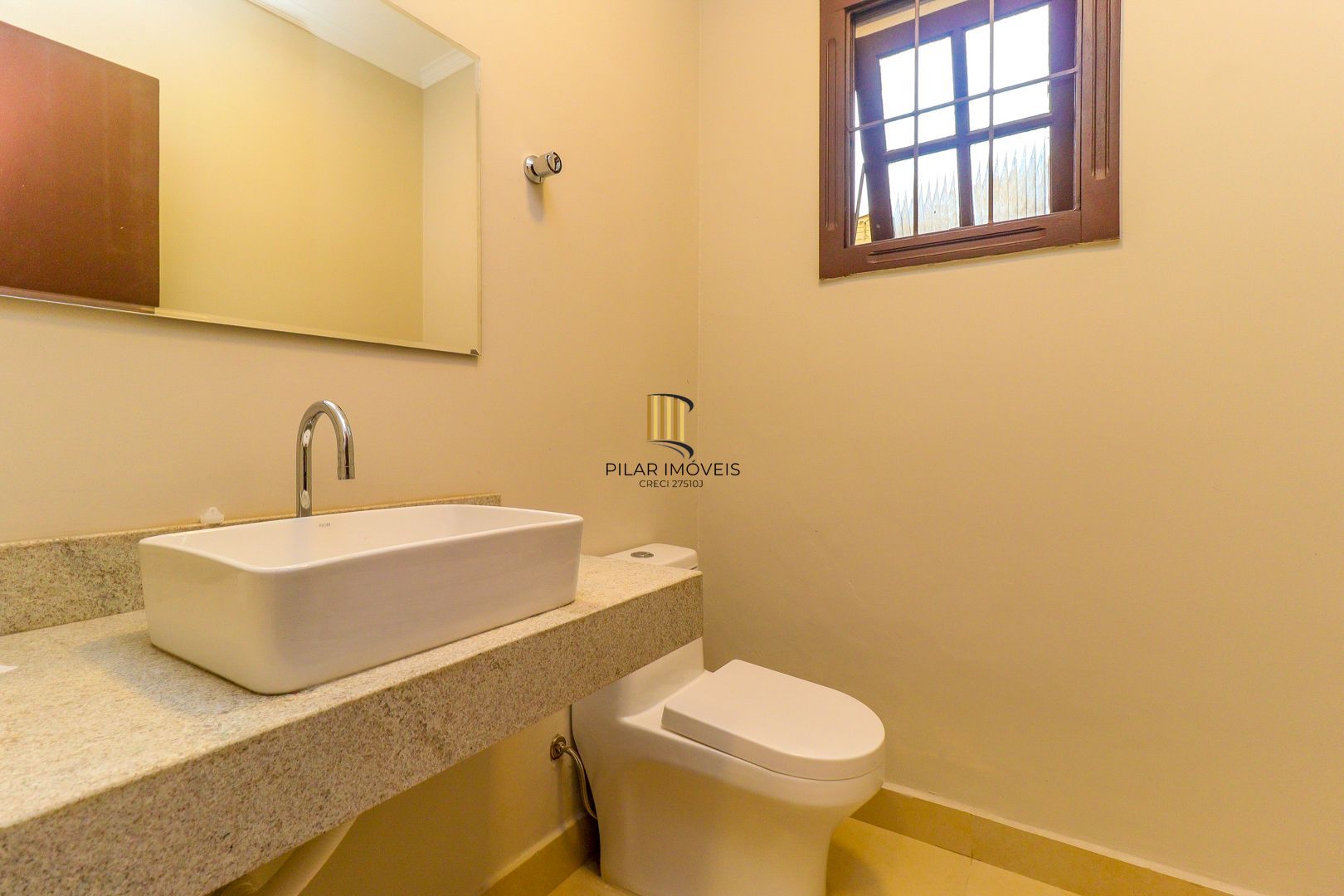 Excelente residência com 4 dormitórios