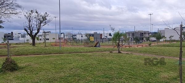 Casa em Porto Alegre, no bairro Hípica, com 2 dormitório(s), e 2 banheiros, à venda.