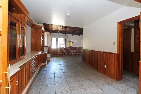 Casa em Porto Alegre, no bairro Ipanema, com 3 dormitório(s), e 3 banheiros, à venda.
