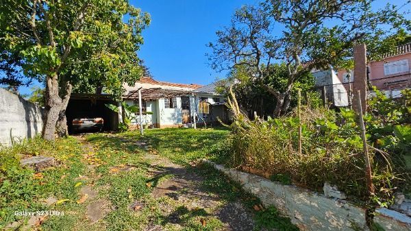 Casa em Porto Alegre, no bairro Tristeza, com 3 dormitório(s), e 3 banheiros, à venda.